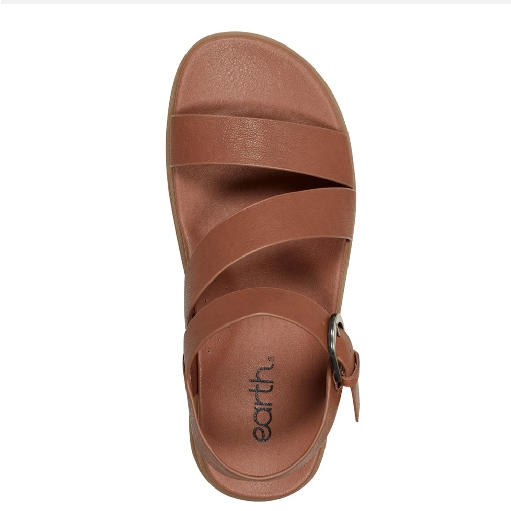 NWT Earth shoes Lainey Casual Strappy Round Toe Flat Sandals